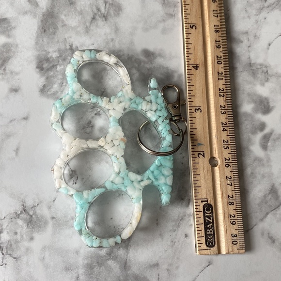 Rock Knuckles keychain - Picture 4 of 5